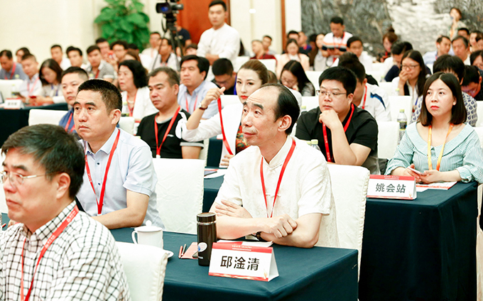 6近百名企业家出席新闻发布会.jpg